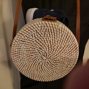 Round Woven "DRUM" WICKER Tan and White Crossbody Bag. NO BRAND BUT NEW. TROPICA